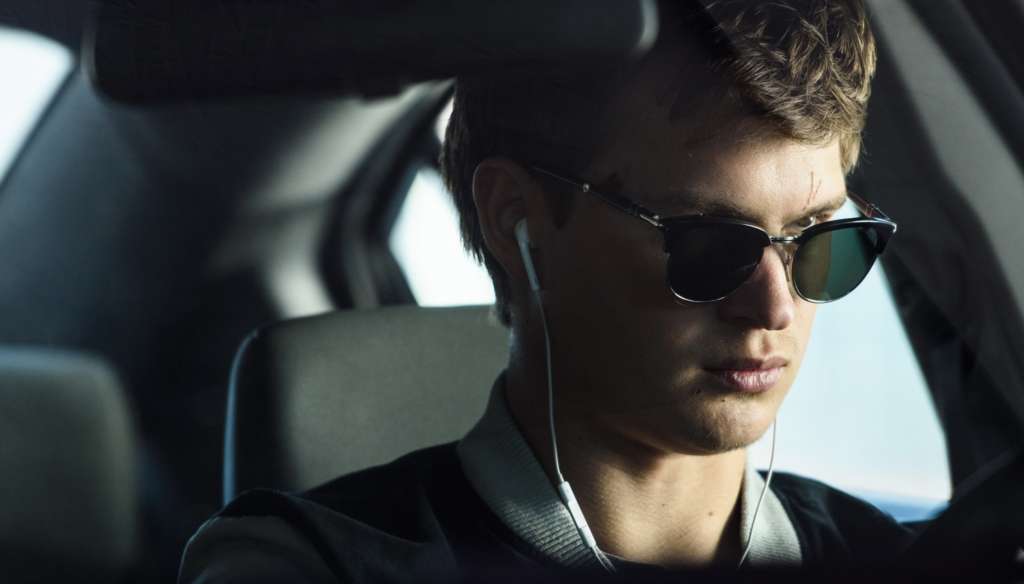 Ansel Elgort in una scena di Baby Driver (2017) di Edward Wright