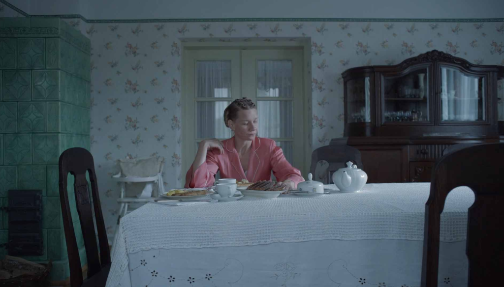 Sandra Hüller in una scena de La zona di interesse (2023) di Jonathan Glazer