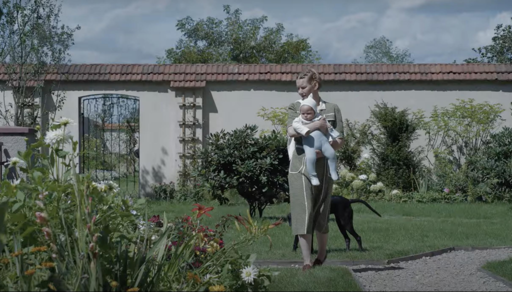 Sandra Hüller in una scena de La zona di interesse (2023) di Jonathan Glazer