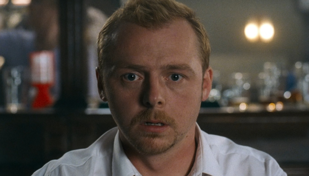 Simon Pegg in una scena di Shaun of the dead (2004) o L'alba dei  morti dementi, primo capitolo della Trilogia del Cornetto di Edward Wright
